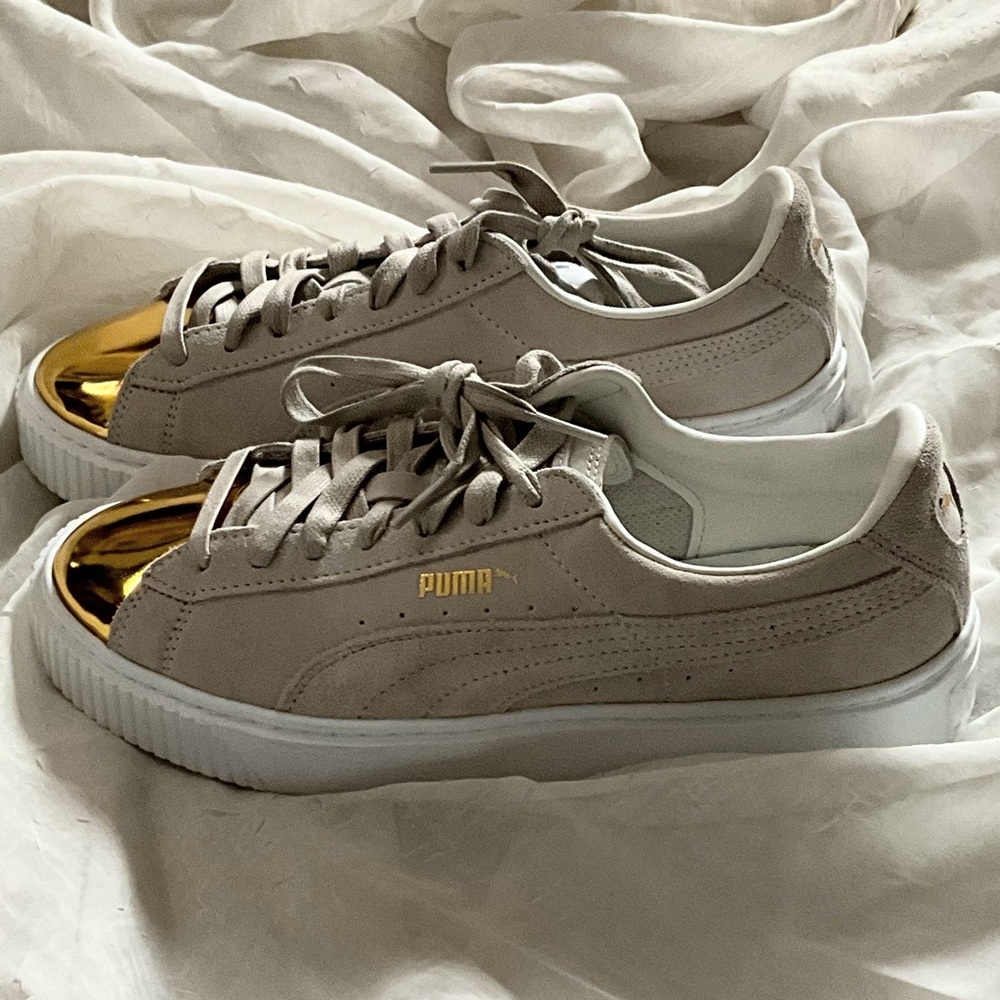 PUMA Suede Platform Sneakers White/Gold Women’s US9